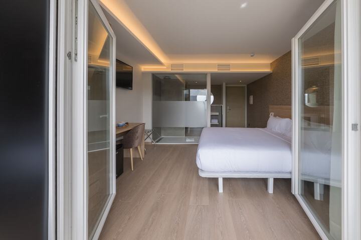 Room 15 of 122