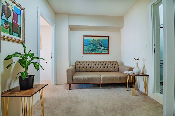 Room 4 of 27