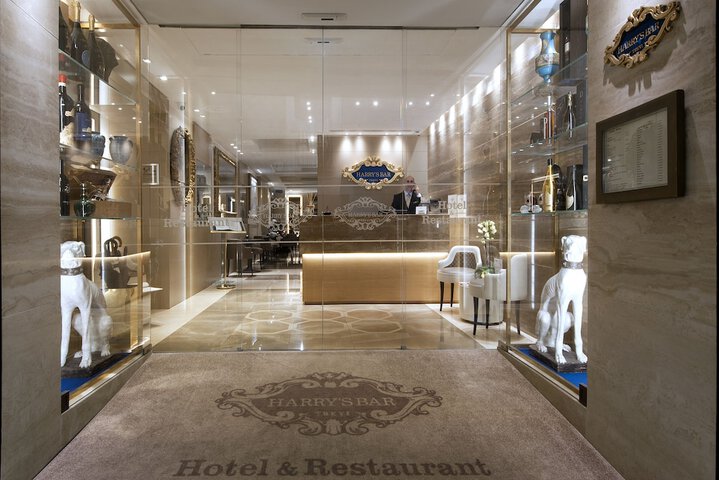 Exterior of Harrys Bar Trevi Hotel & Restaurant