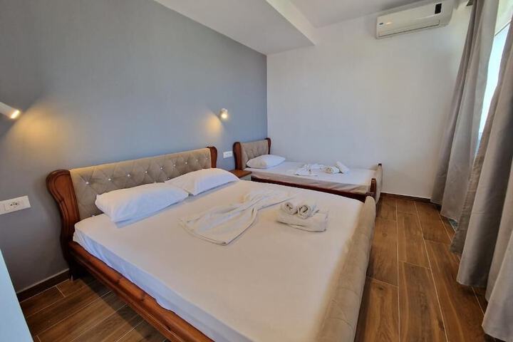 Room 15 of 53