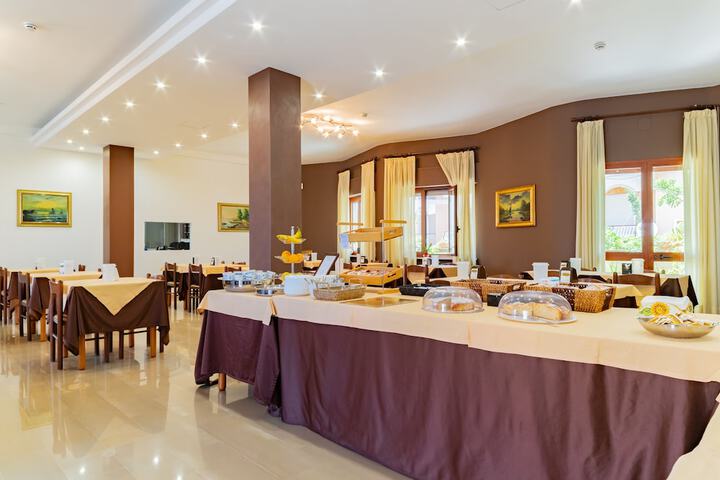Breakfast area