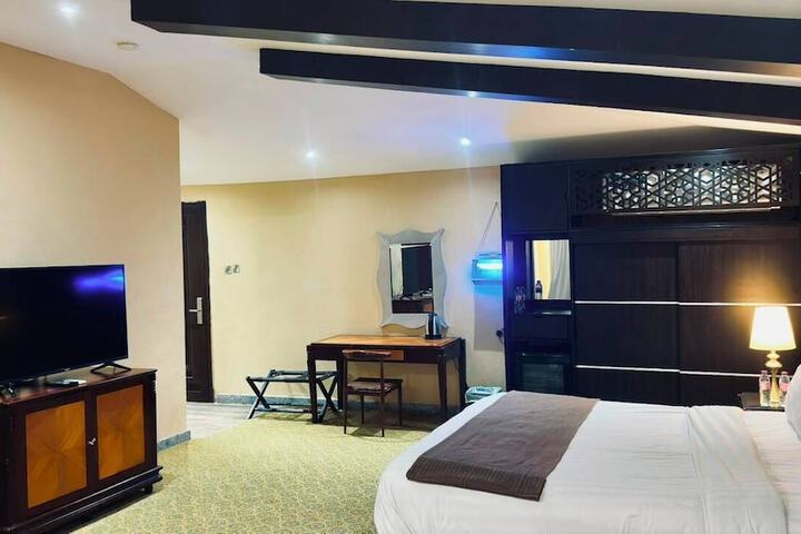 Room 10 of 85