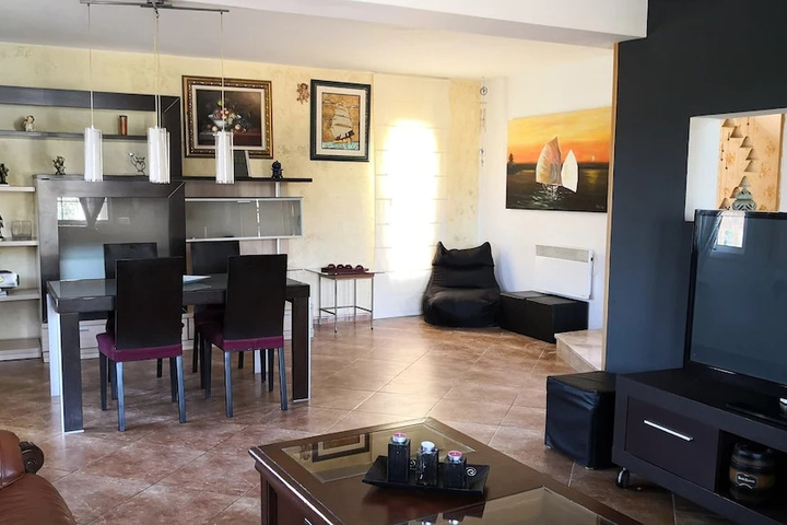 Casa con gran piscina privada