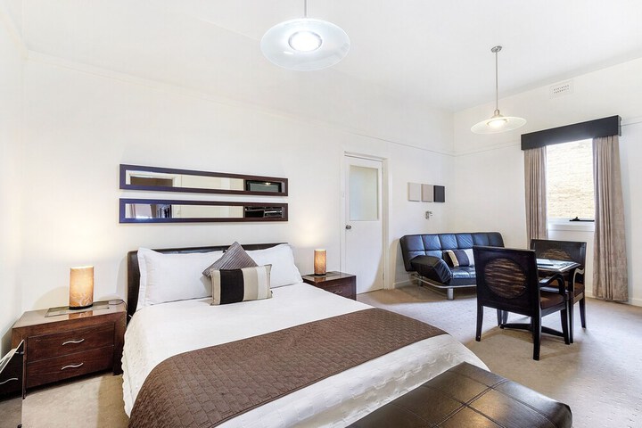 Room 10 of 42