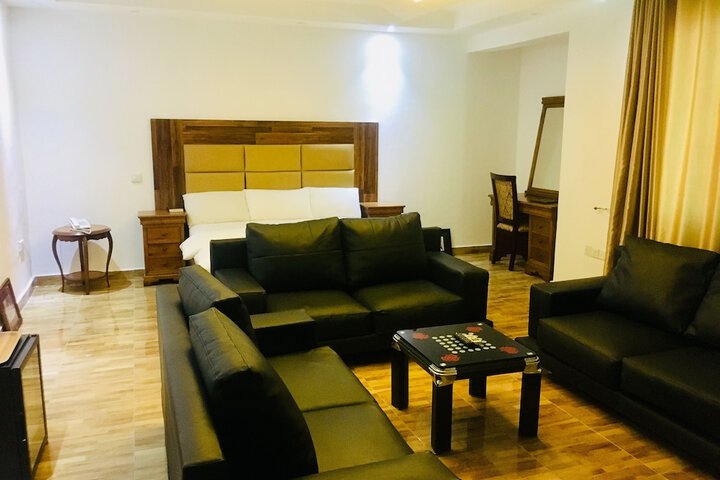 Room 16 of 38