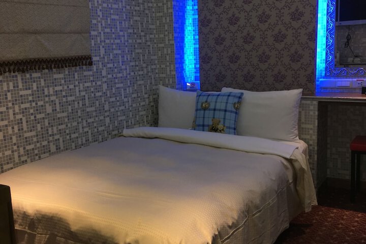 Room 3 of 52
