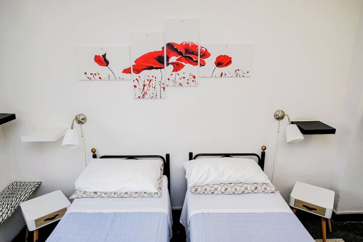 Room 8 of 25
