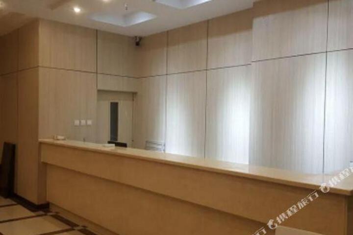 Moon Hotel (Beijing Xinnan Road)