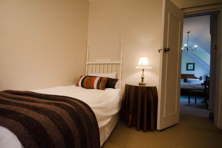 Room 10 of 101