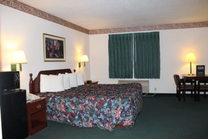 Room 33 of 76