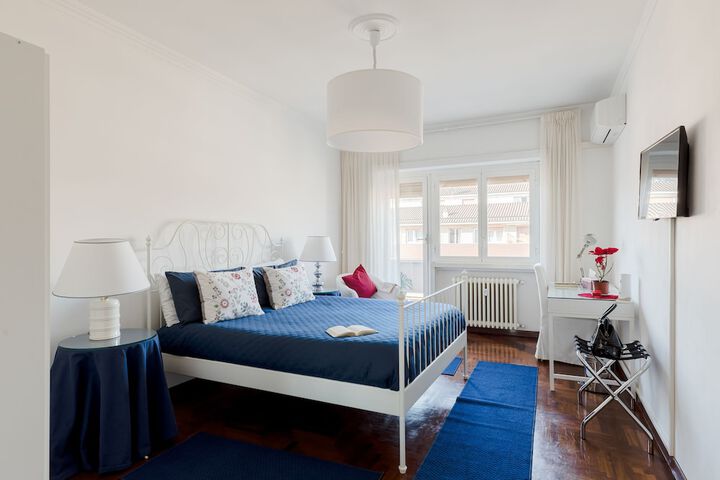 Room 4 of 10