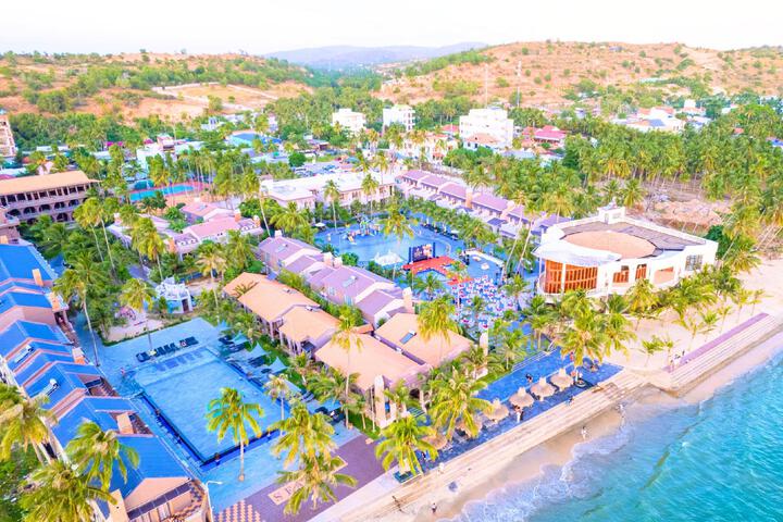 Pools & Facilities