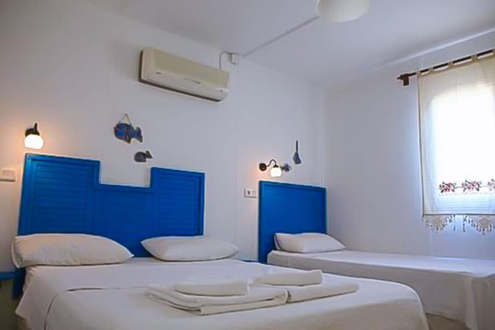 Room 2 of 70