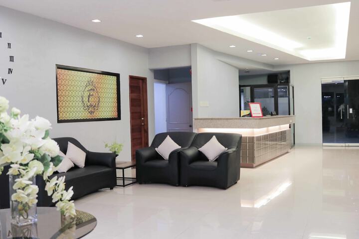 RedDoorz Premium at Wireless Mandaue Cebu