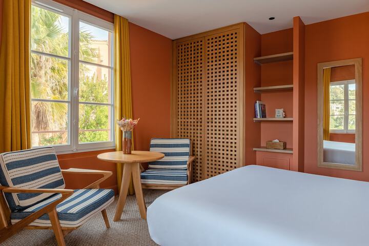 Room 14 of 83