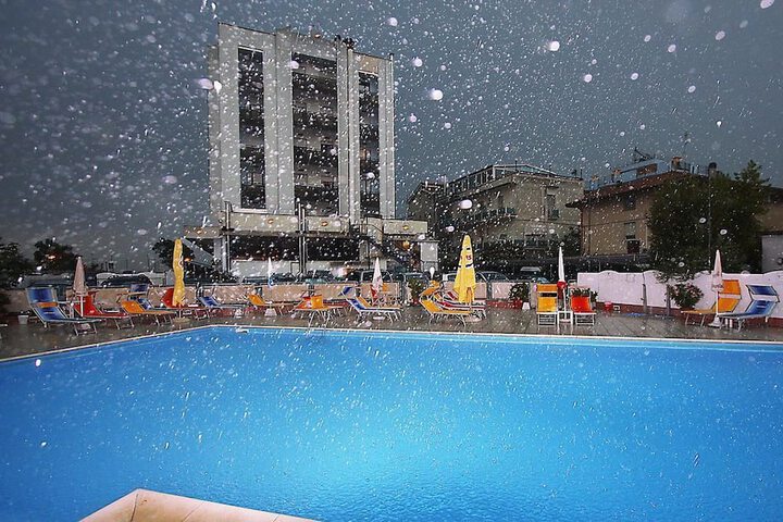 Hotel Pool