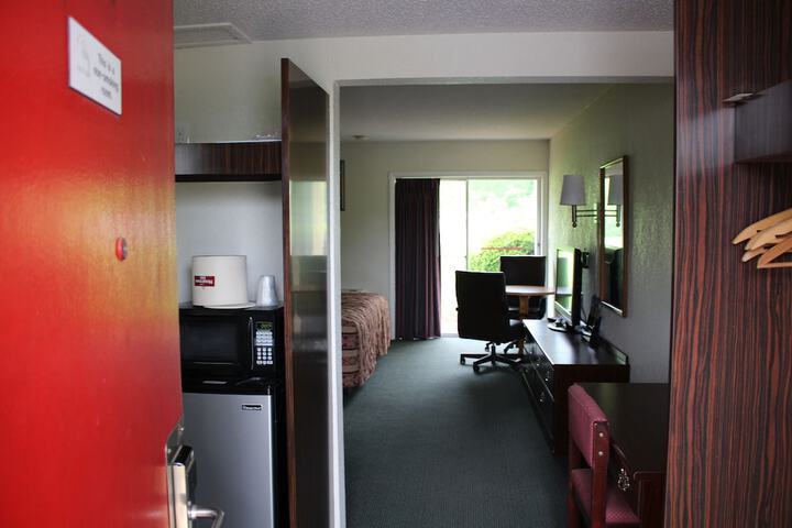 1 King Bed (1 of 6)