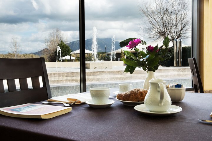Breakfast/Coffee Service 24 of 41