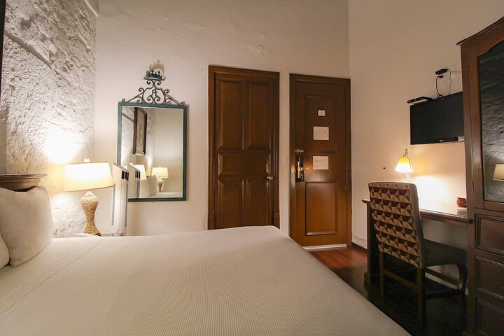 Room 13 of 50