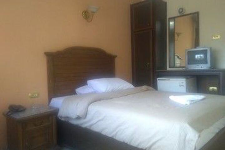 Room 15 of 32