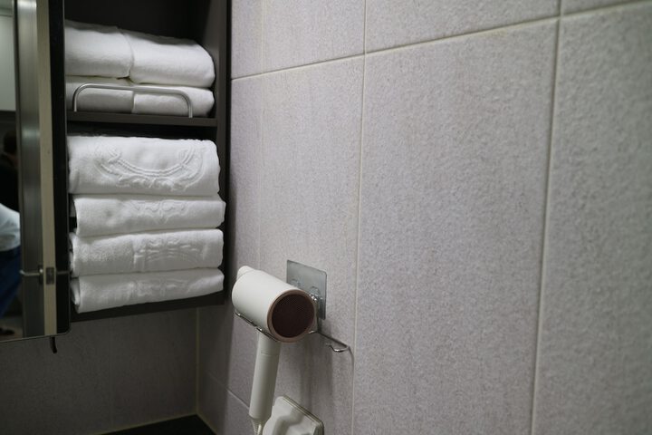 Room 14 of 27