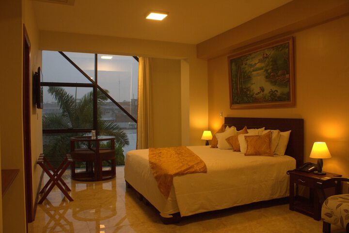 Room 10 of 42