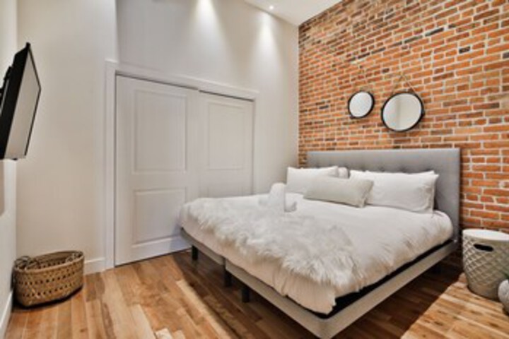 Room 70 of 74