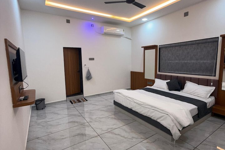 Room 8 of 17