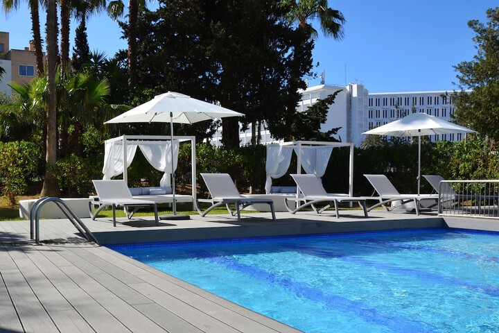 Hotel with Pool