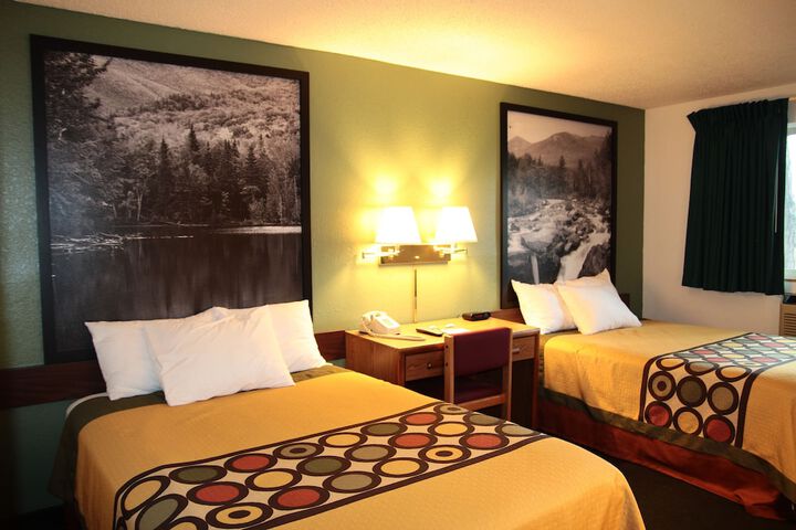 Double Deluxe King Bed (1 of 17)