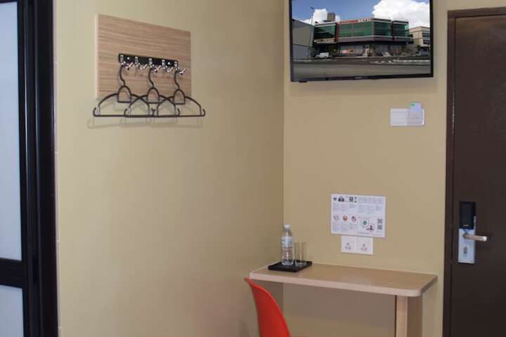 Room 13 of 65