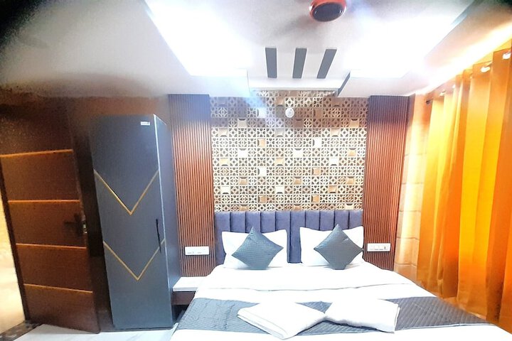 Room 7 of 32
