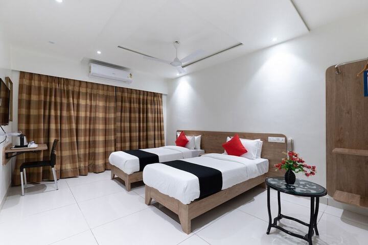 Room 4 of 10