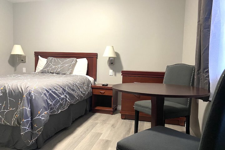 Room 8 of 118