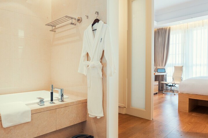 Room 25 of 108