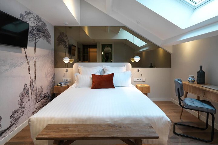 Room 16 of 28