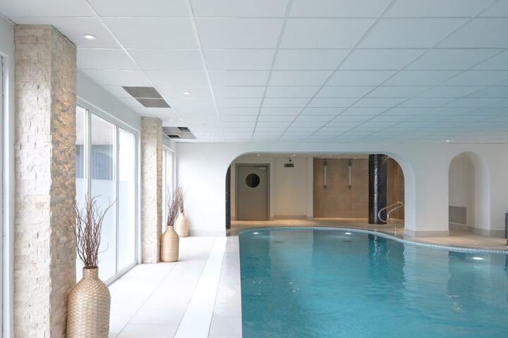 Pool Hotel
