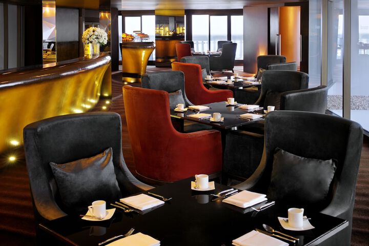 Lounge 195 of 220