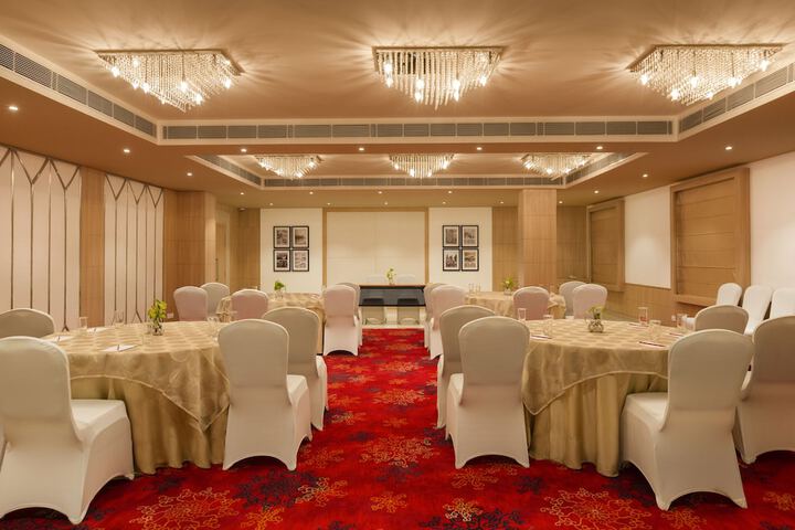 Ballroom/Hall 23 of 25