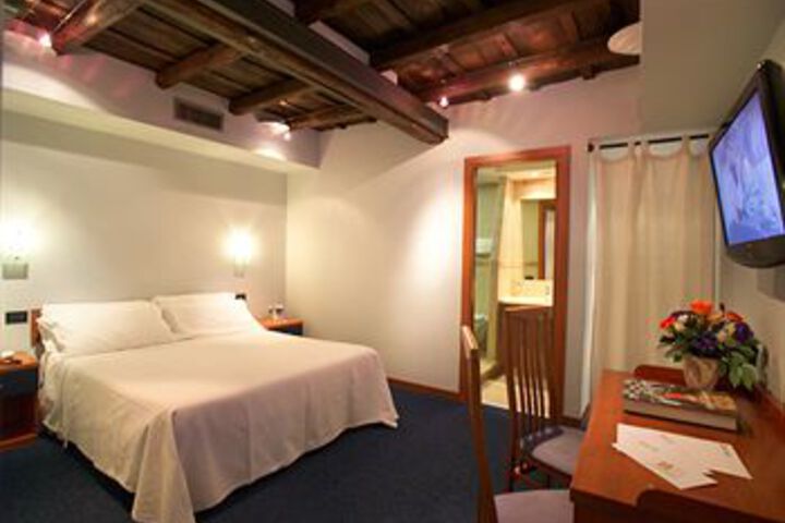 Hotel Suite Photo