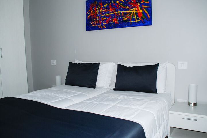 Room 4 of 35