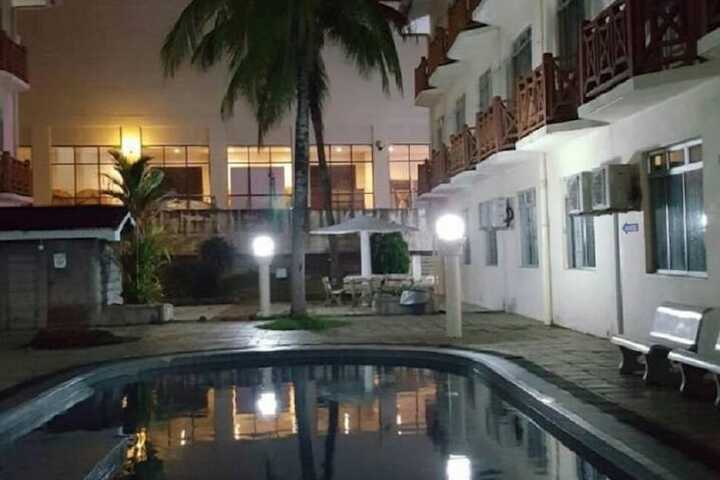 Hotel Pool