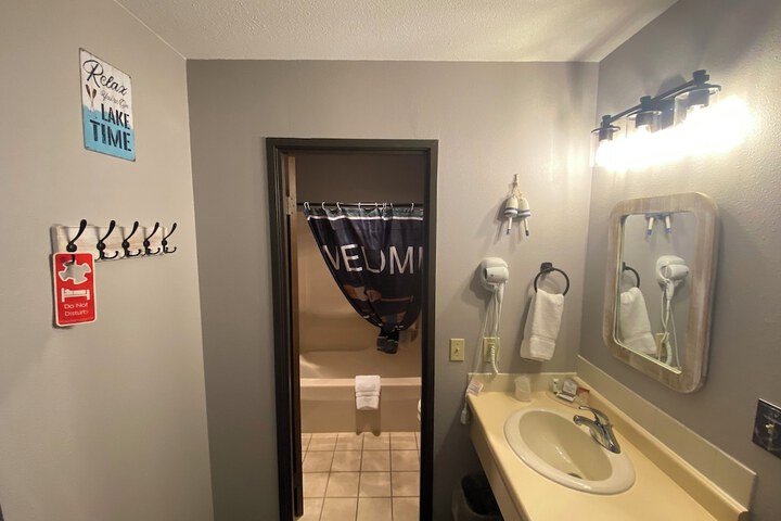 Room 92 of 106
