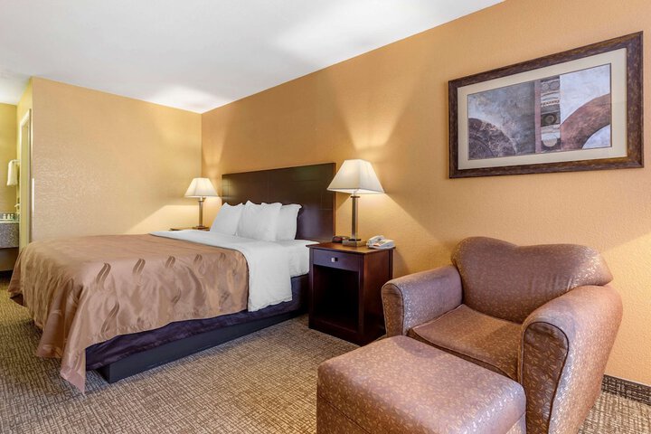1 King Bed (8 of 11)