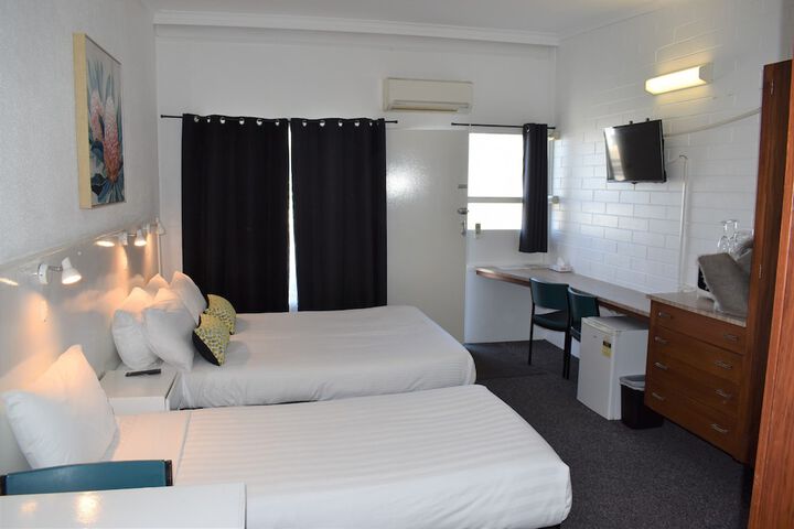 Room 11 of 118
