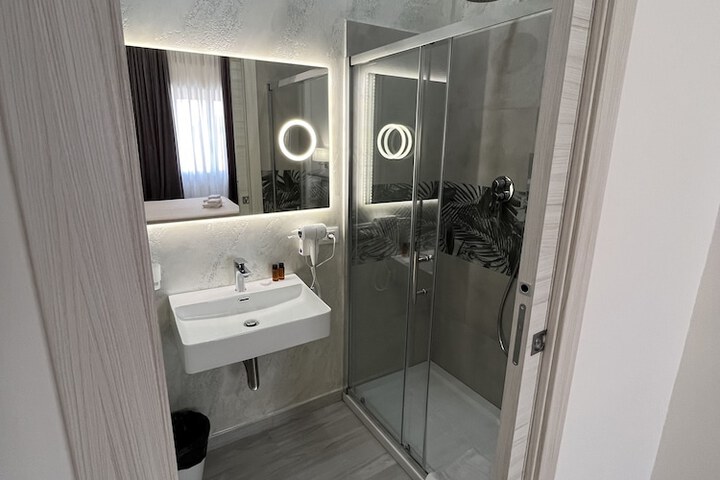 Room 43 of 58
