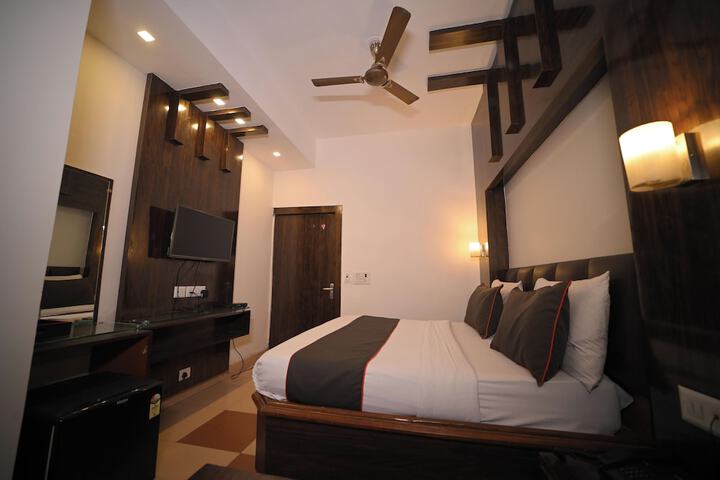 Room 9 of 38