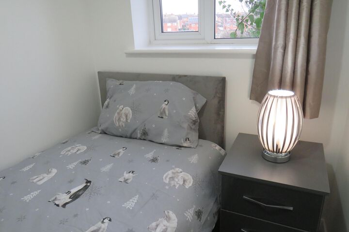 Room 6 of 10