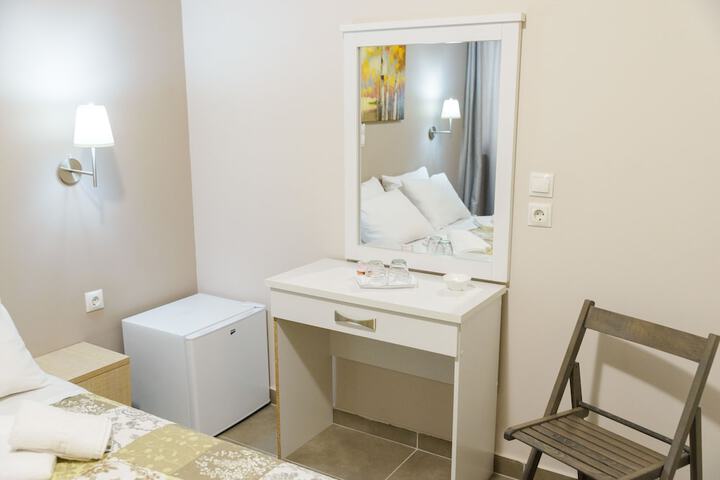 Mini-refrigerator
