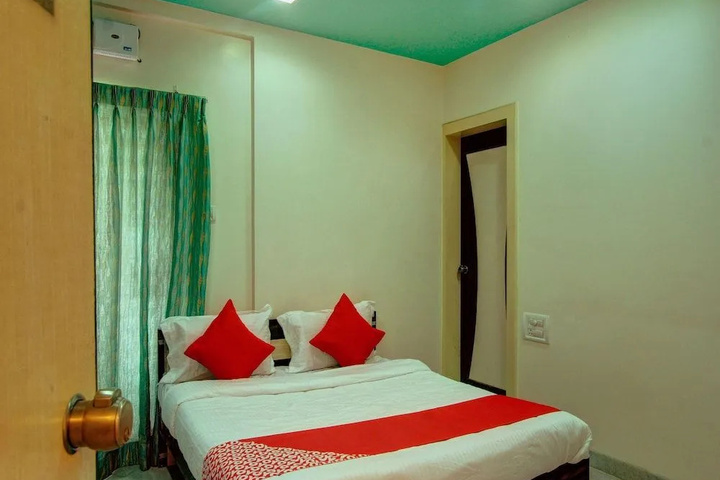 Room 3 of 10